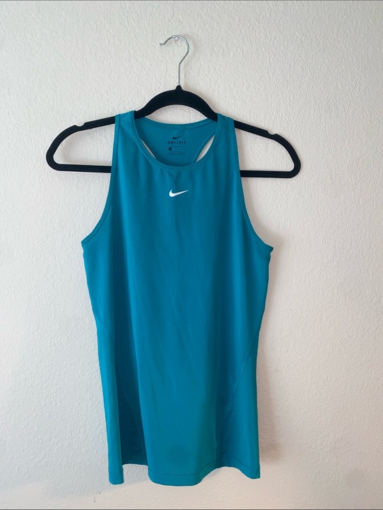 Nike Tops - 🎈Women’s Blue Nike Dri-fit tank top!